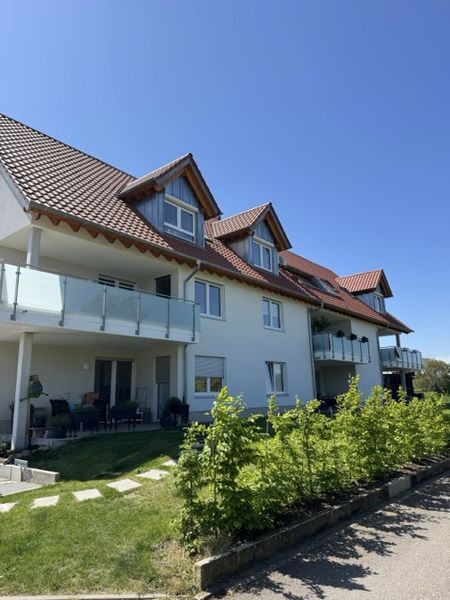 Neuwertige Dachgeschoss Wohnung mit Klimaanlage